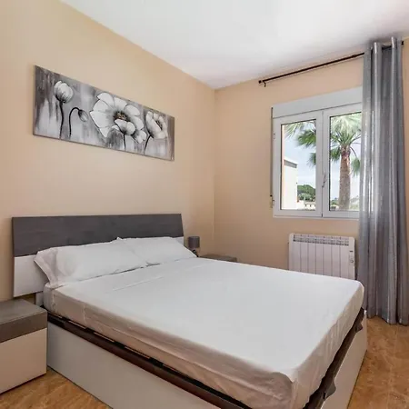 Villa Charming 4-bed In Dénia