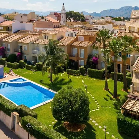 Villa Charming 4-bed In Dénia
